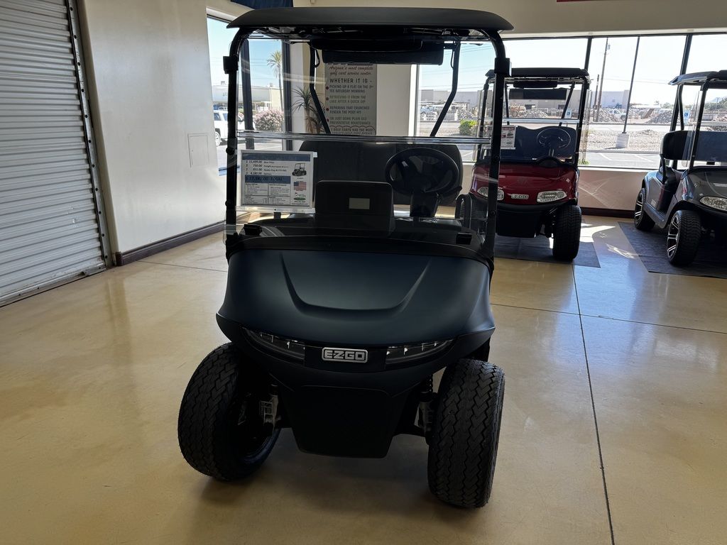 2027 E-Z-GO RXV 2 Freedom Elite Lithium — photo 2