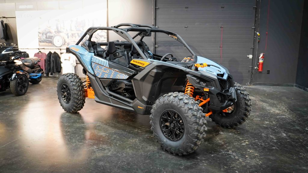 New Can-Am® Maverick X3 DS Turbo RR Scandi Blue & Orange Crush 2026