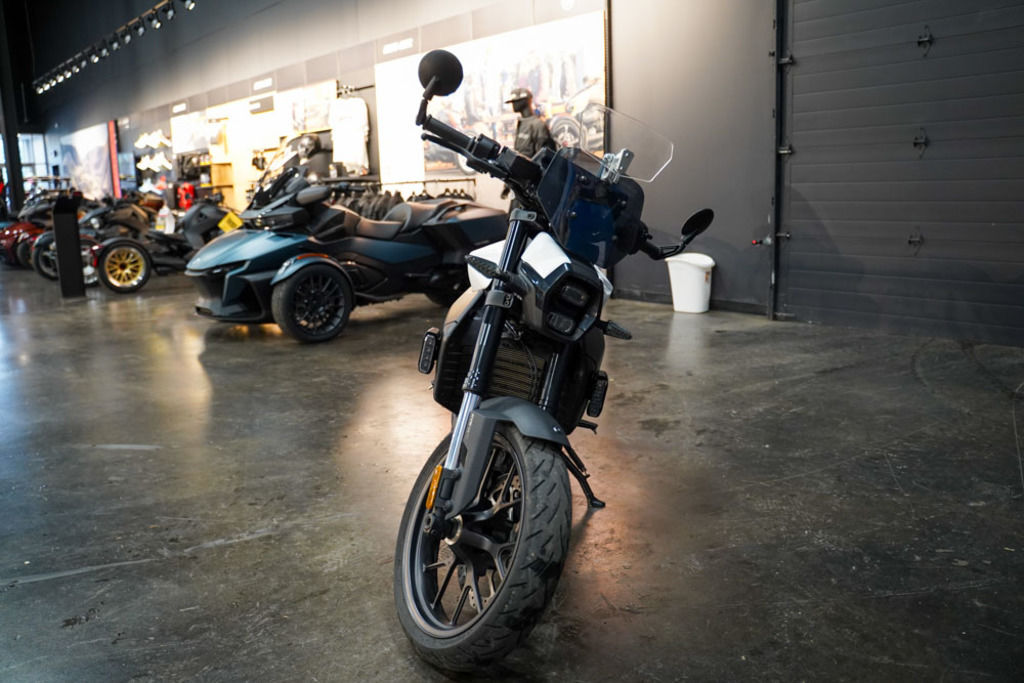 Used Can-Am® Pulse Carbon Black 2025