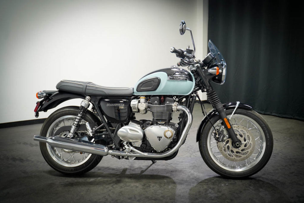 Used Triumph Bonneville T120 Chrome Edition Meriden Blue 2023