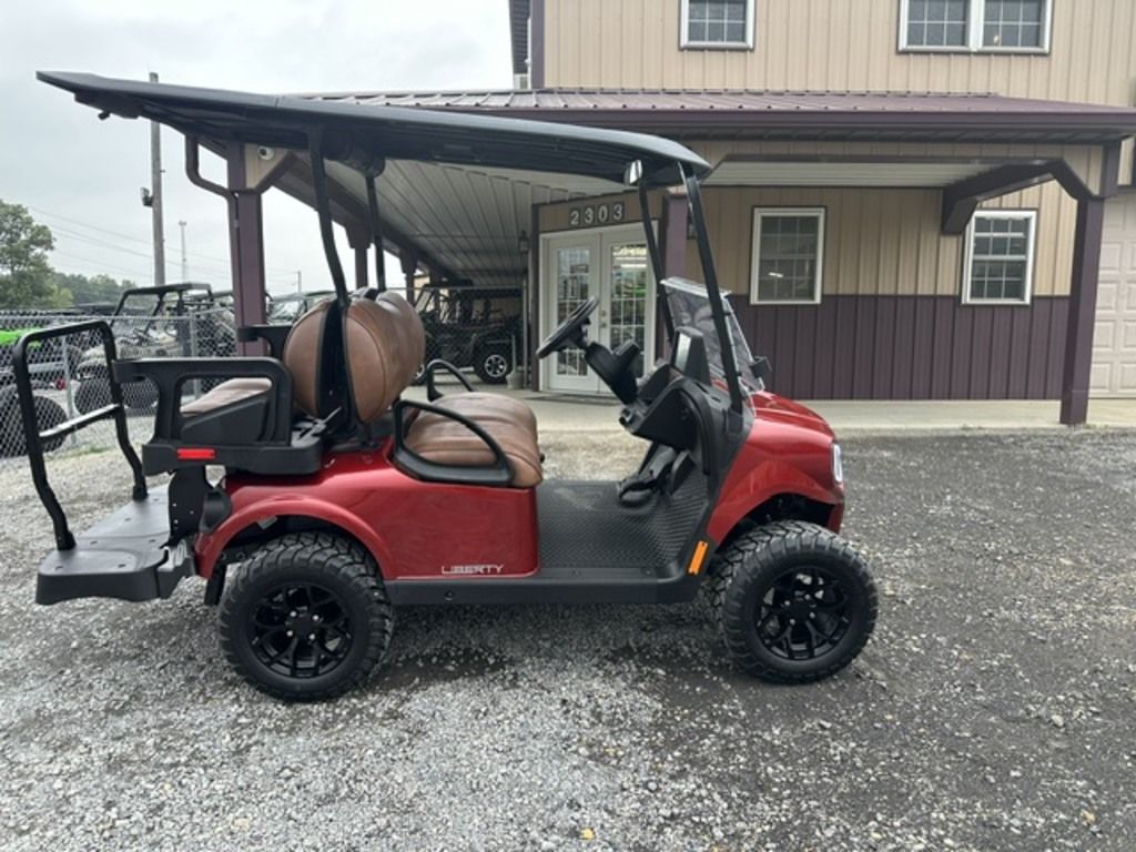 2027 E-Z-GO Liberty 4 XT 13.5-hp Gas Powertrain — photo 2