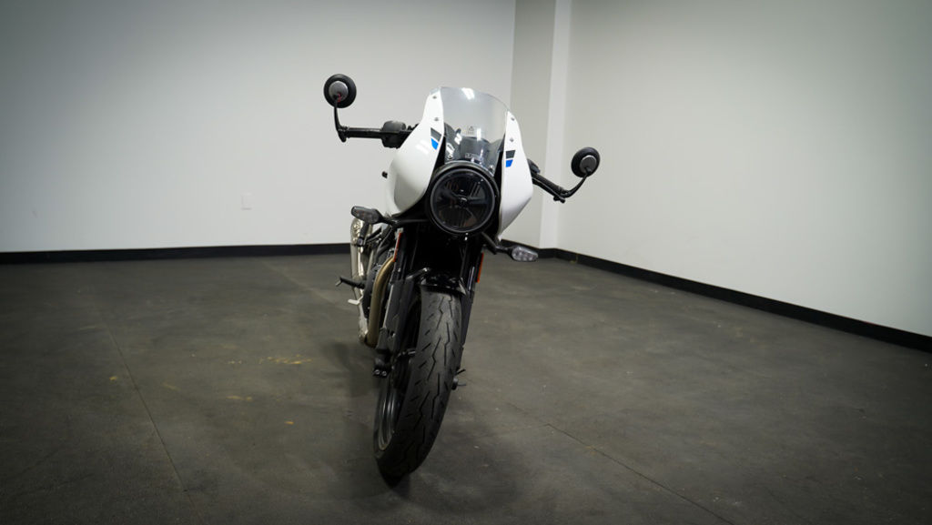 New Triumph Thruxton 400 Phantom Black / Aluminium Silver 2026