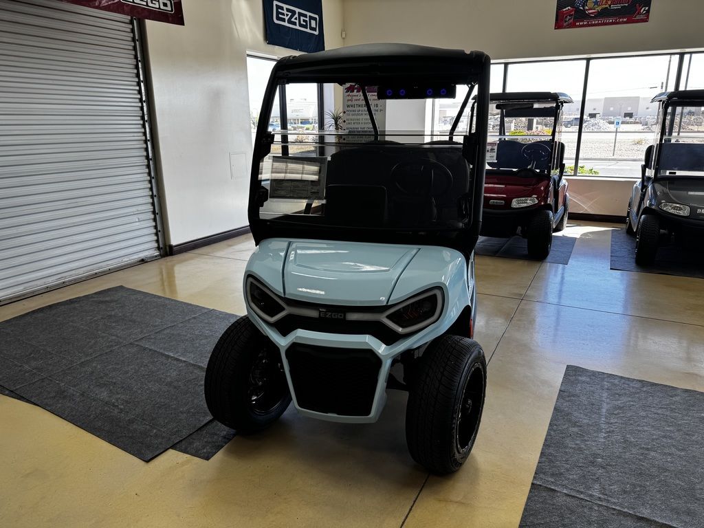 2027 E-Z-GO Liberty 4F XT ELiTE Lithium Powertrain — photo 2
