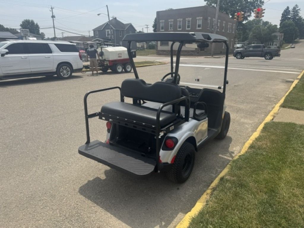 2026 E-Z-GO RXV 4 Valor S EX1 Sport — photo 4