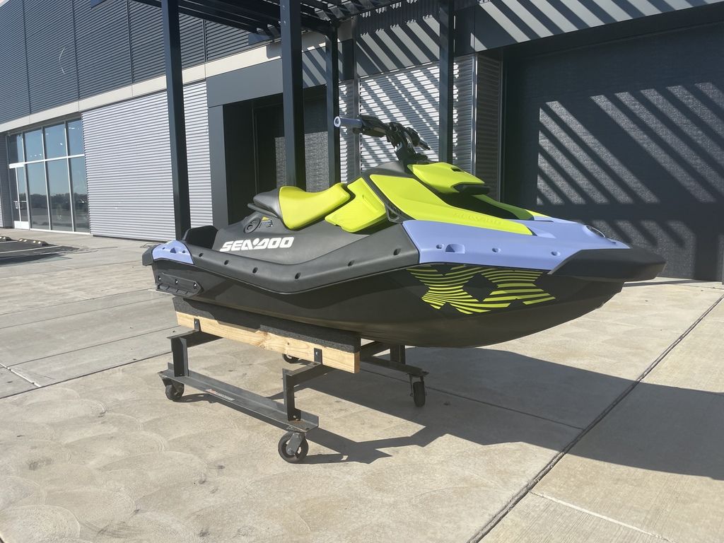 New Sea-Doo Spark® Trixx™ for 1 Rotax® 900 ACE™ - 90 iBR 2024