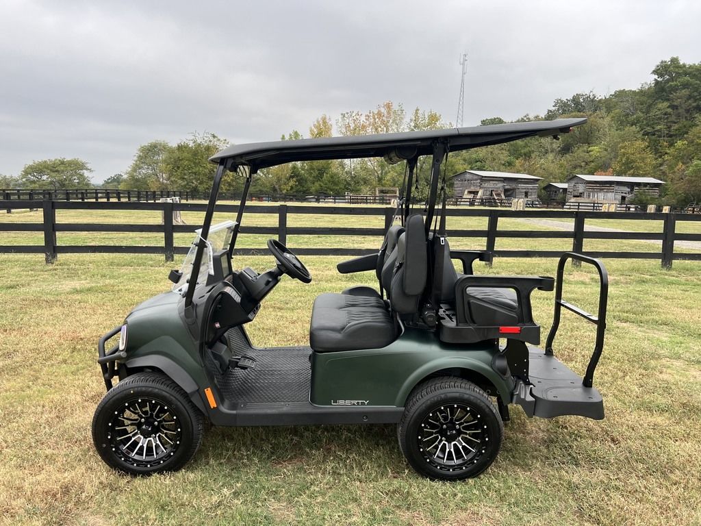 2027 E-Z-GO Liberty 4 XTL ELiTE Lithium Powertrain — photo 2