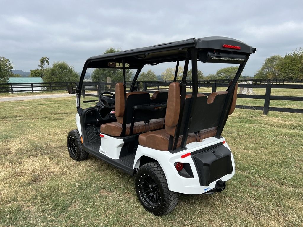 2027 E-Z-GO Liberty 4F XTL ELiTE Lithium Powertrain LSV — photo 3