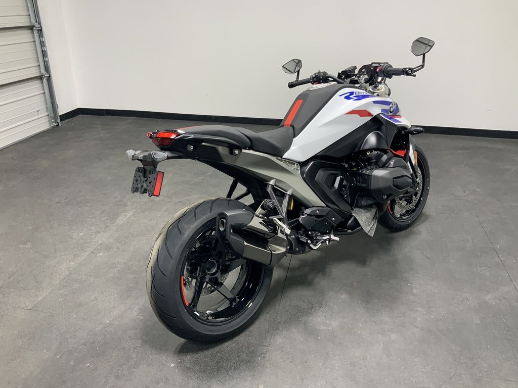New BMW R 1300 R Performance 2026