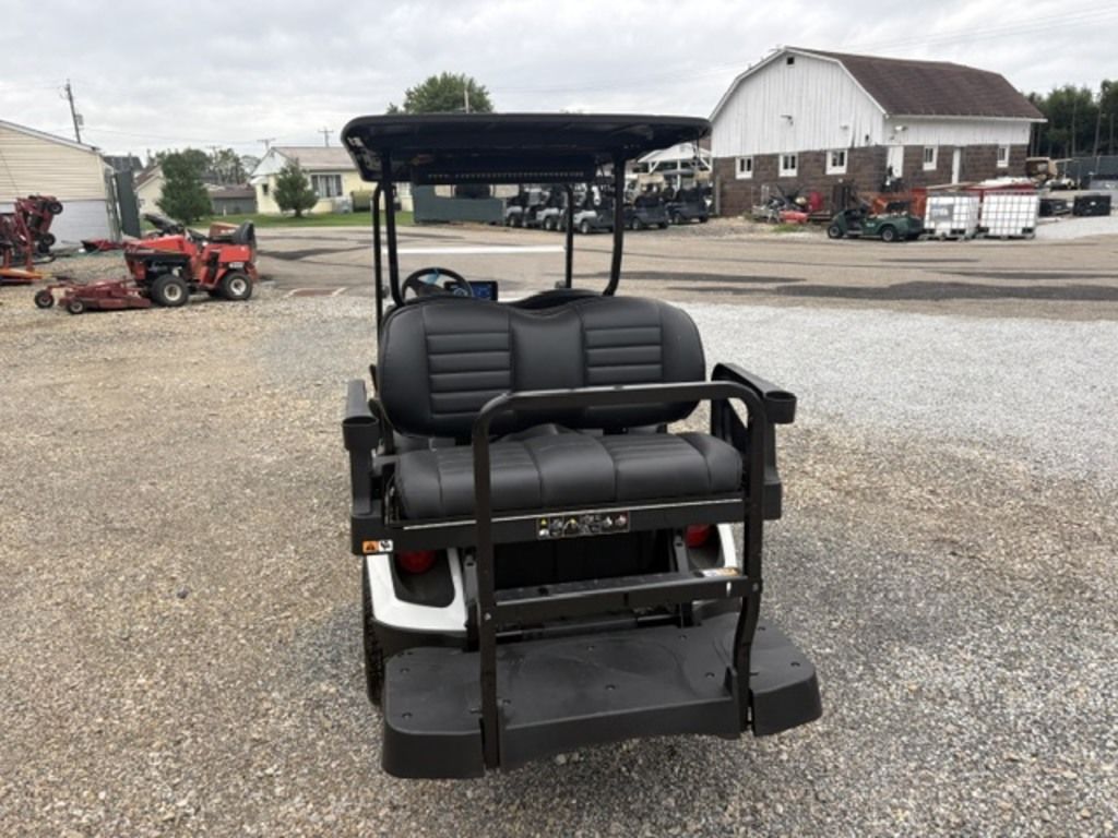 2027 E-Z-GO Express 6 Touring ST ELiTE Lithium — photo 3