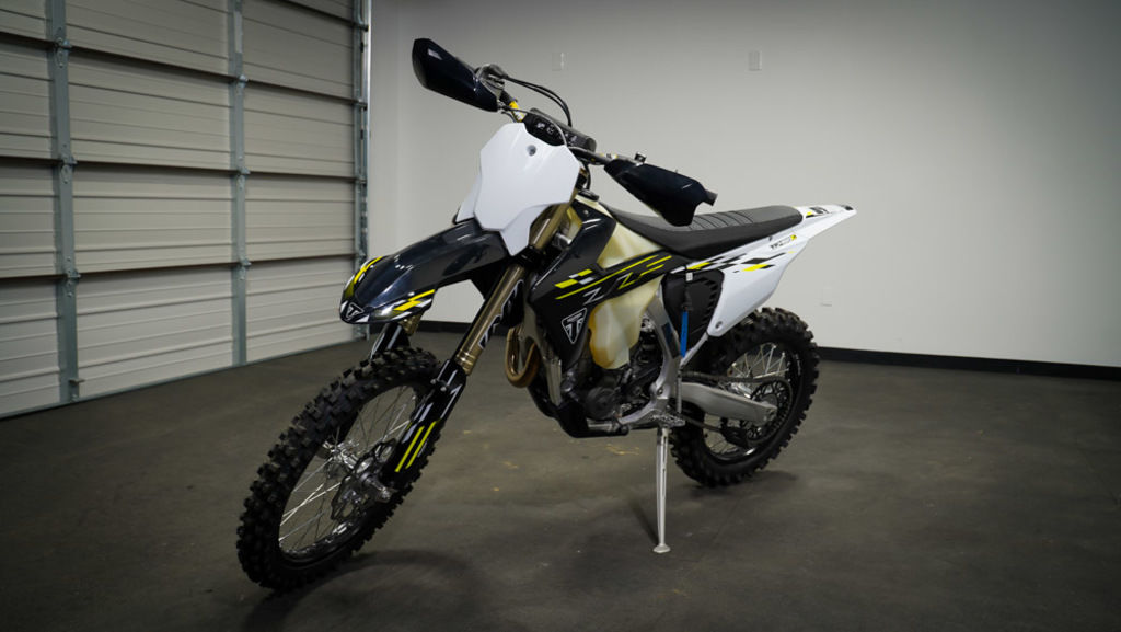 New Triumph TF 450-C Jet black/ Pure white 2026