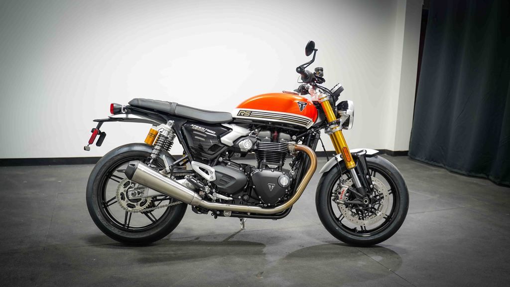 New Triumph Speed Twin 1200 RS Baja Orange/Sapphire black 2026