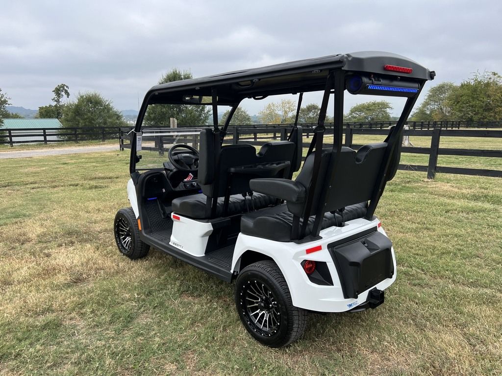 2027 E-Z-GO Liberty 4F XTL ELiTE Lithium Powertrain — photo 3