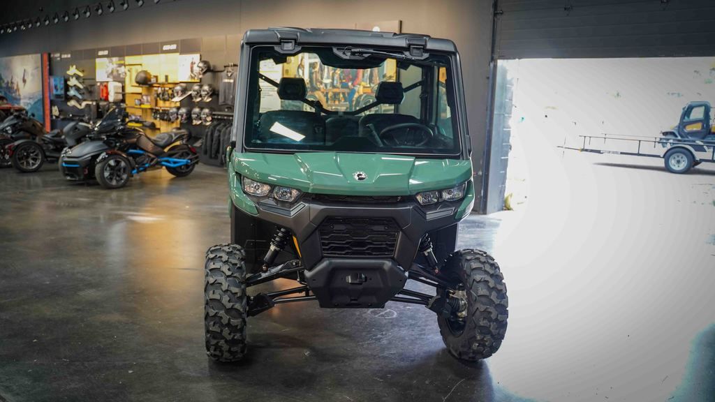 New Can-Am® Defender DPS CAB HD9 Compass Green 2026