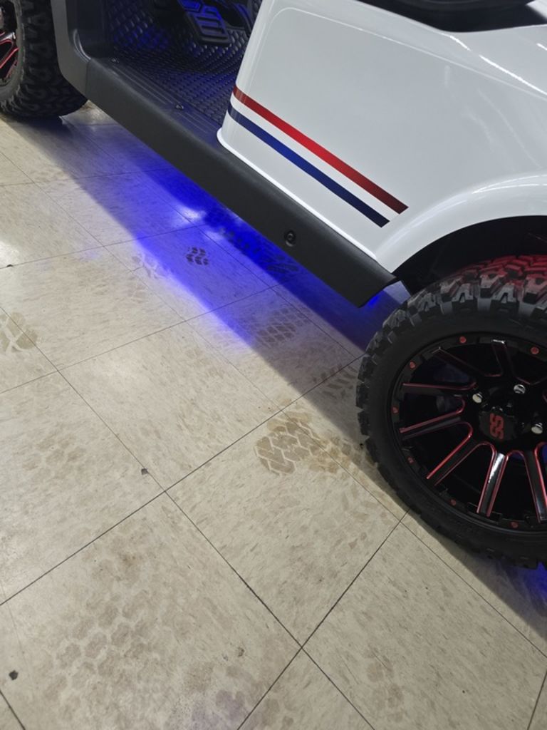 2027 E-Z-GO RXV 4 Valor S+ 13.5-hp Gas — photo 9
