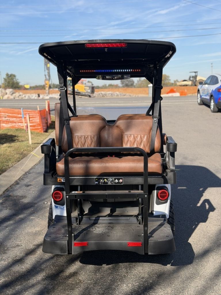2027 E-Z-GO Liberty 4 XTL ELiTE Lithium Powertrain — photo 5