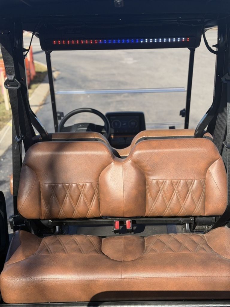 2027 E-Z-GO Liberty 4 XTL ELiTE Lithium Powertrain — photo 6