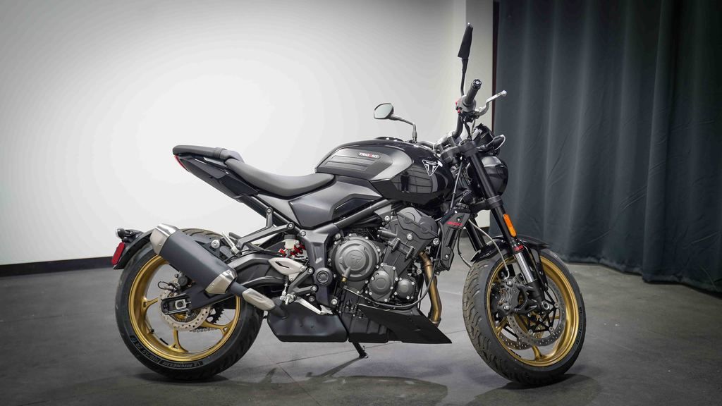 New Triumph Trident 800 Jet black 2026
