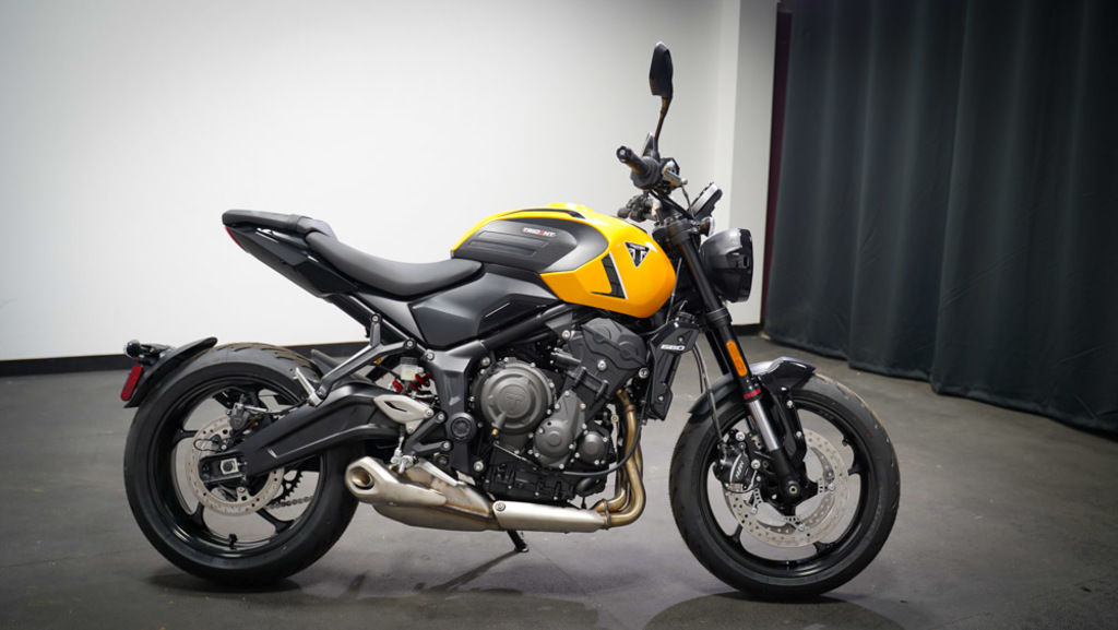 New Triumph Trident 660 Cosmic yellow 2026