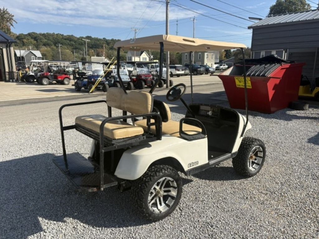 2013 E-Z-GO Shuttle 2+2 TXT Electric — photo 3