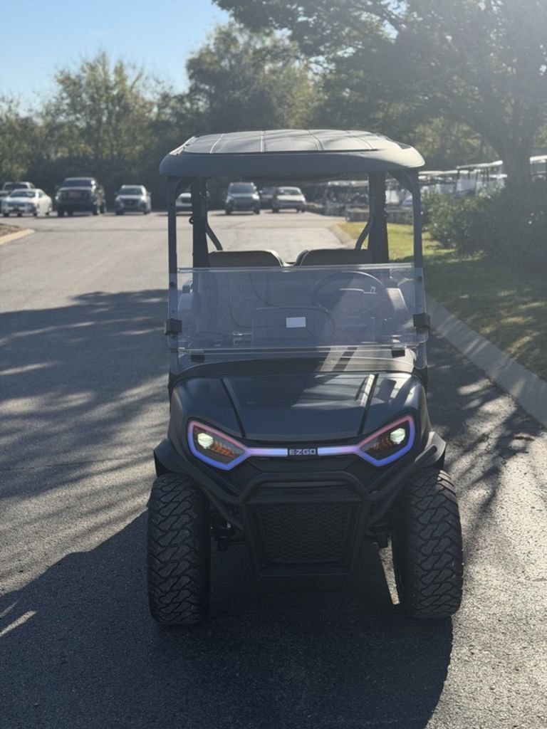 2027 E-Z-GO Liberty 4 XTL ELiTE Lithium Powertrain — photo 2