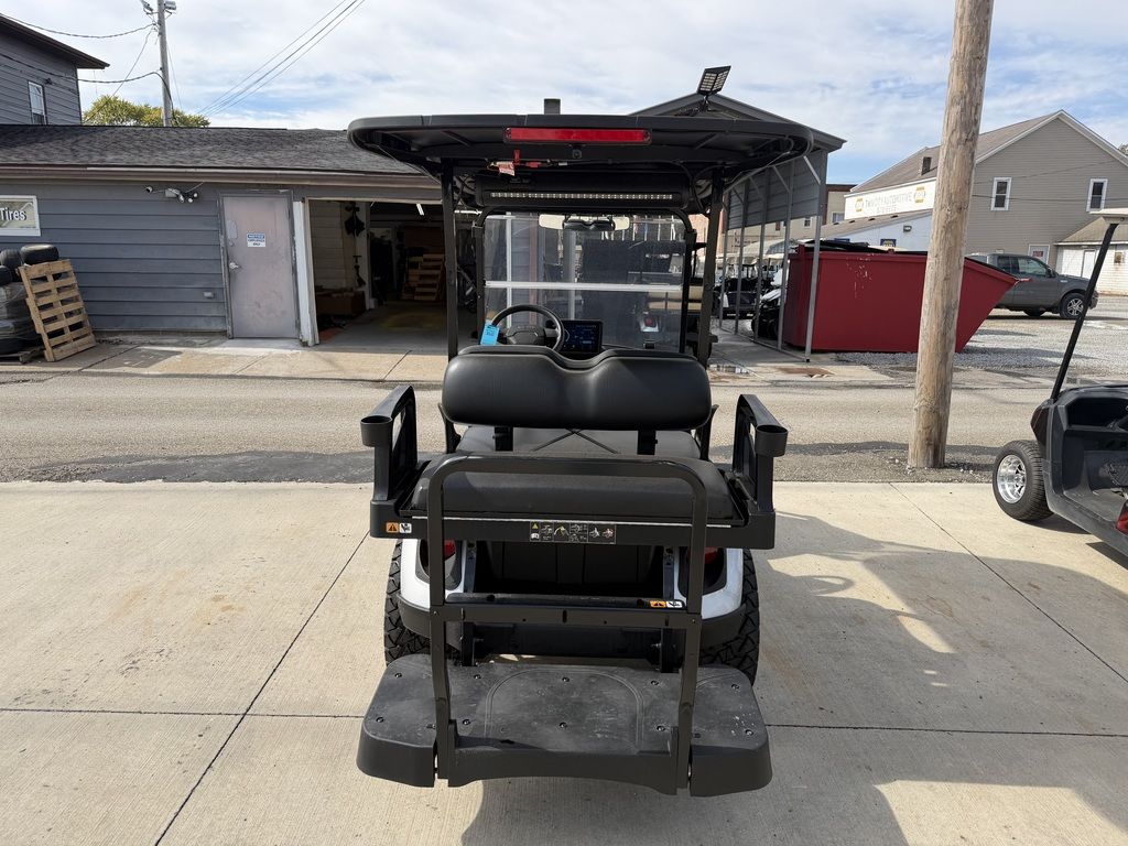 2026 E-Z-GO Express 4 Explorer 13.5-hp Gas — photo 4