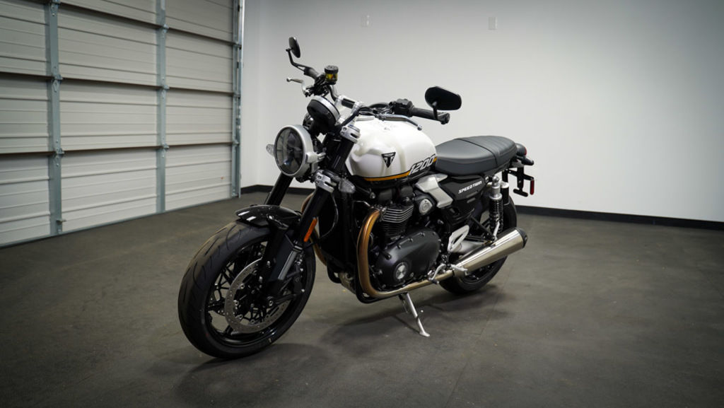 New Triumph Speed Twin 1200 Crystal White/Sapphire Black 2026