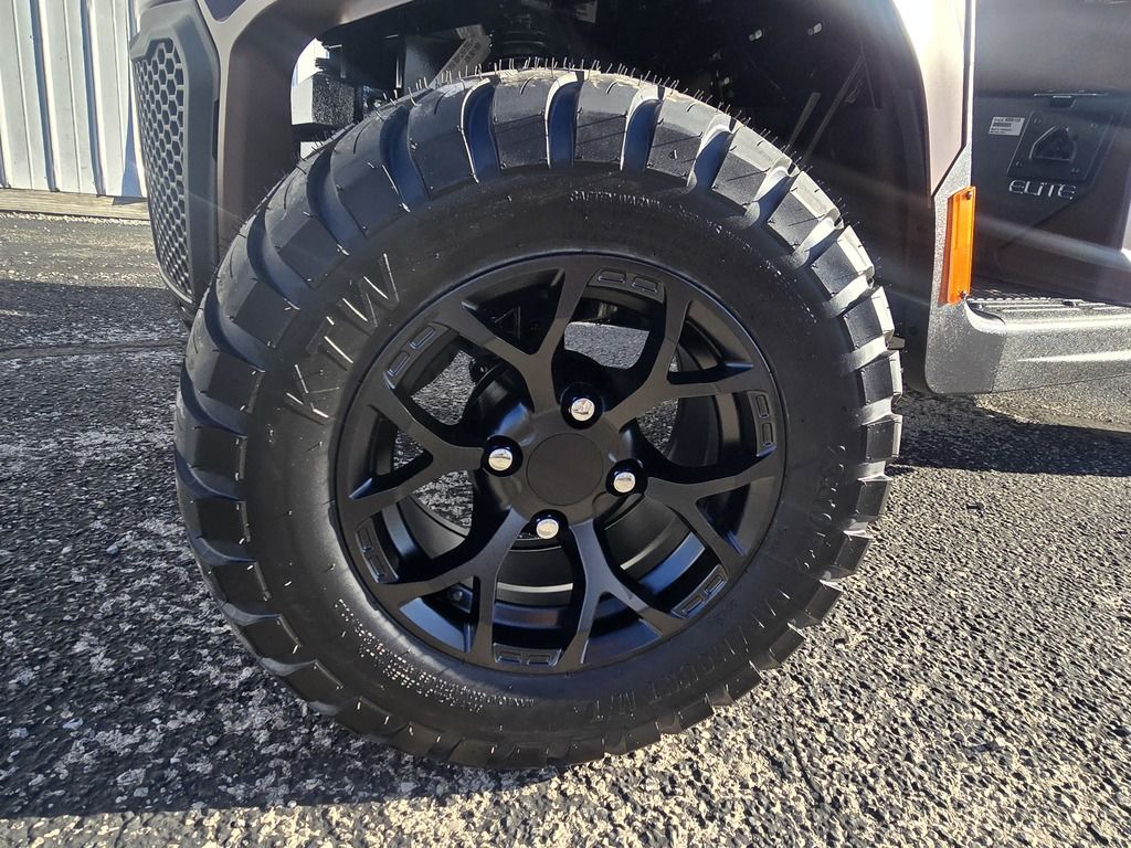 2027 E-Z-GO Liberty 4F XTL ELiTE Lithium Powertrain — photo 13