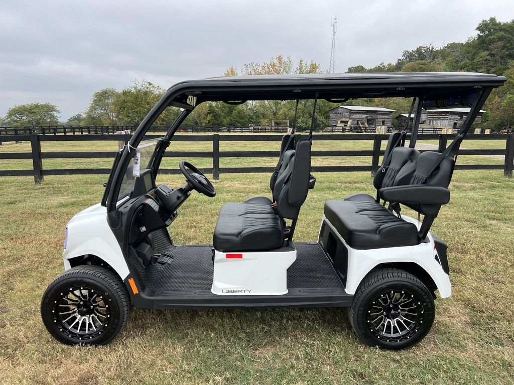 2027 E-Z-GO Liberty 4F XTL ELiTE Lithium Powertrain — photo 2