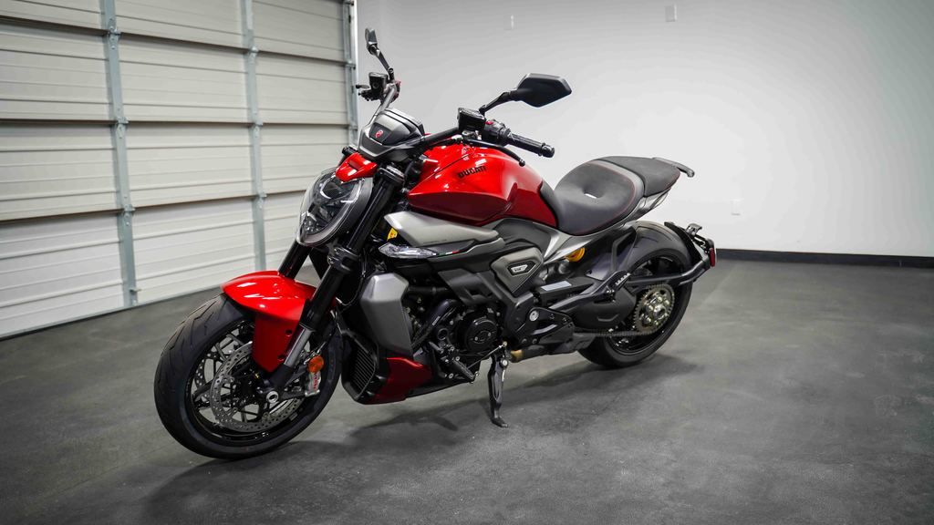 New Ducati XDiavel V4 Burning Red 2026