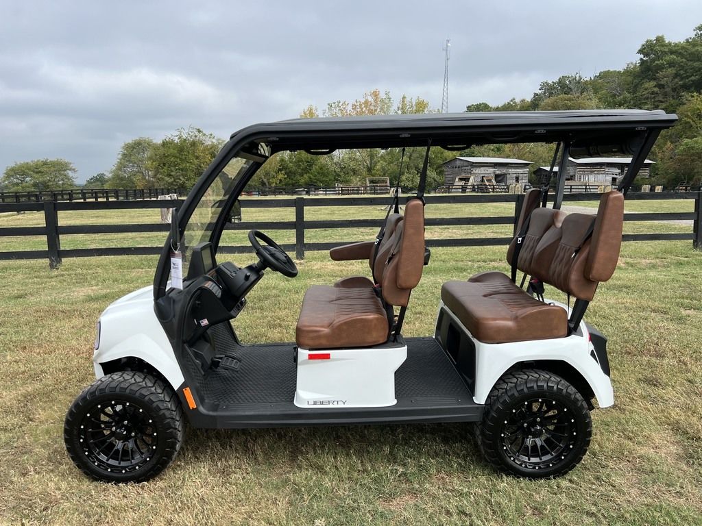 2027 E-Z-GO Liberty 4F XTL ELiTE Lithium Powertrain LSV — photo 2
