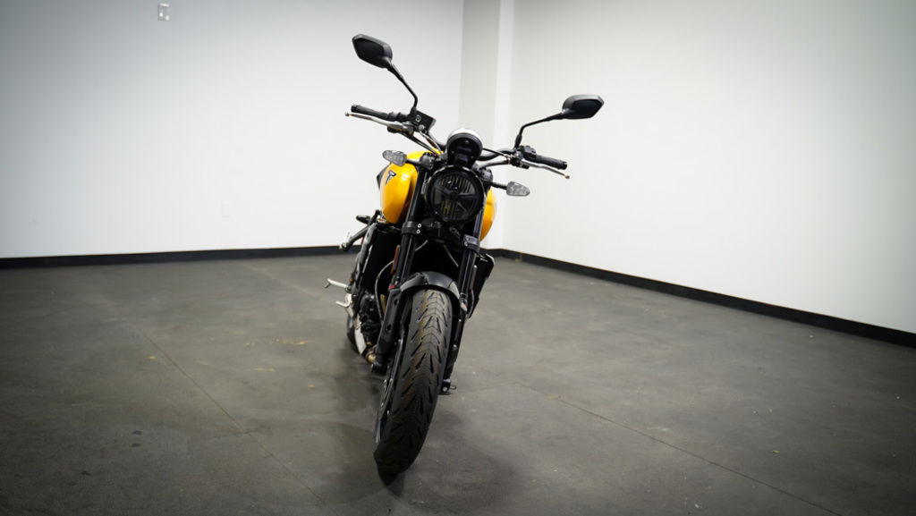 New Triumph Trident 660 Cosmic yellow 2026