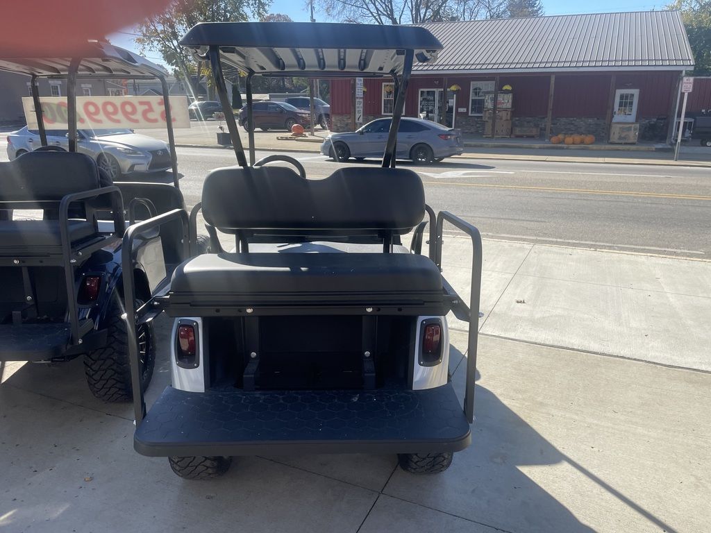 2020 E-Z-GO Freedom RXV Elite — photo 2