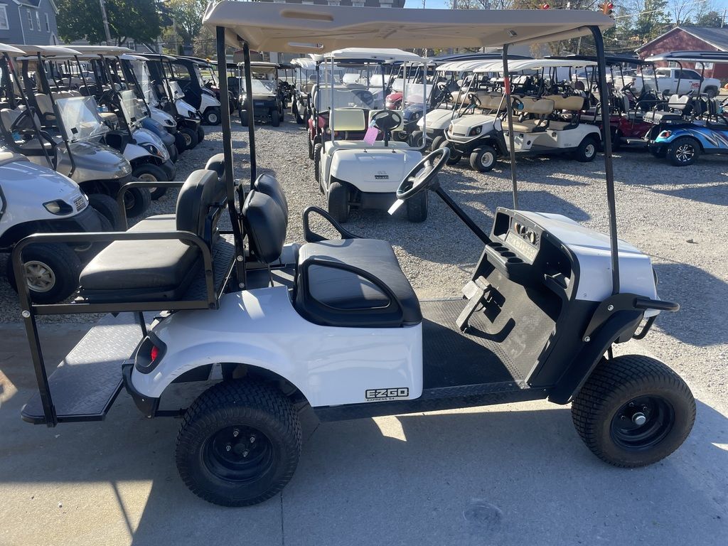 2018 E-Z-GO TXT® Gas — photo 3