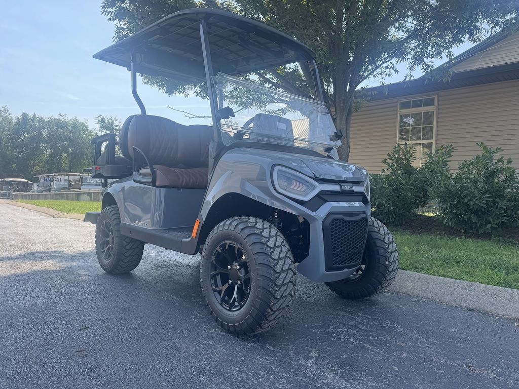 2027 E-Z-GO Liberty 4 XT 13.5-hp Gas Powertrain — photo 5
