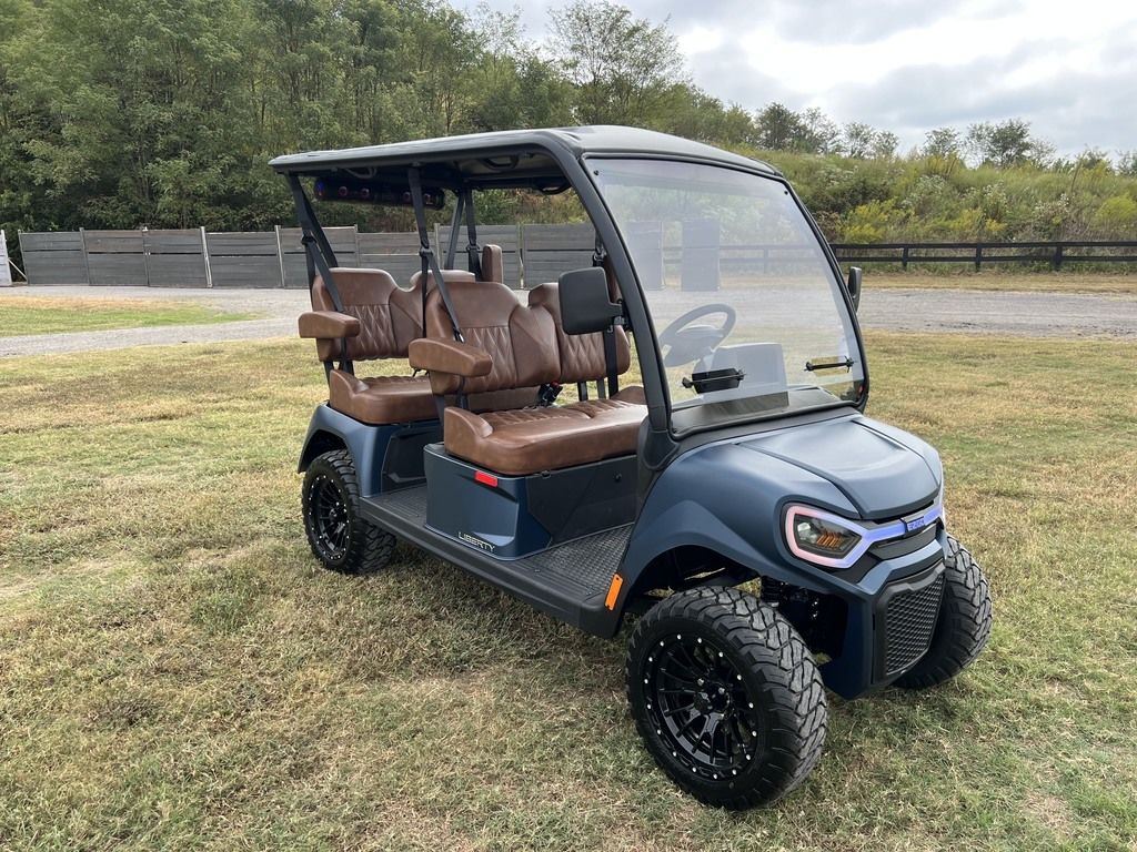 2027 E-Z-GO Liberty 4F XTL ELiTE Lithium Powertrain LSV — photo 7