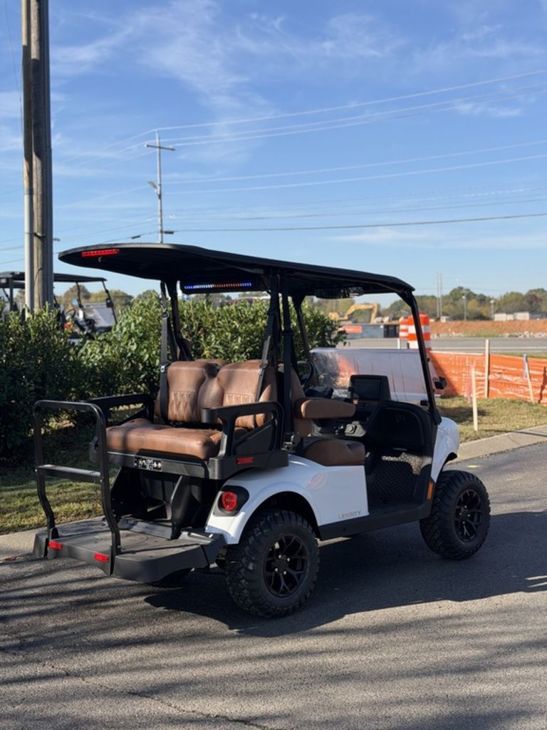 2027 E-Z-GO Liberty 4 XTL ELiTE Lithium Powertrain — photo 4