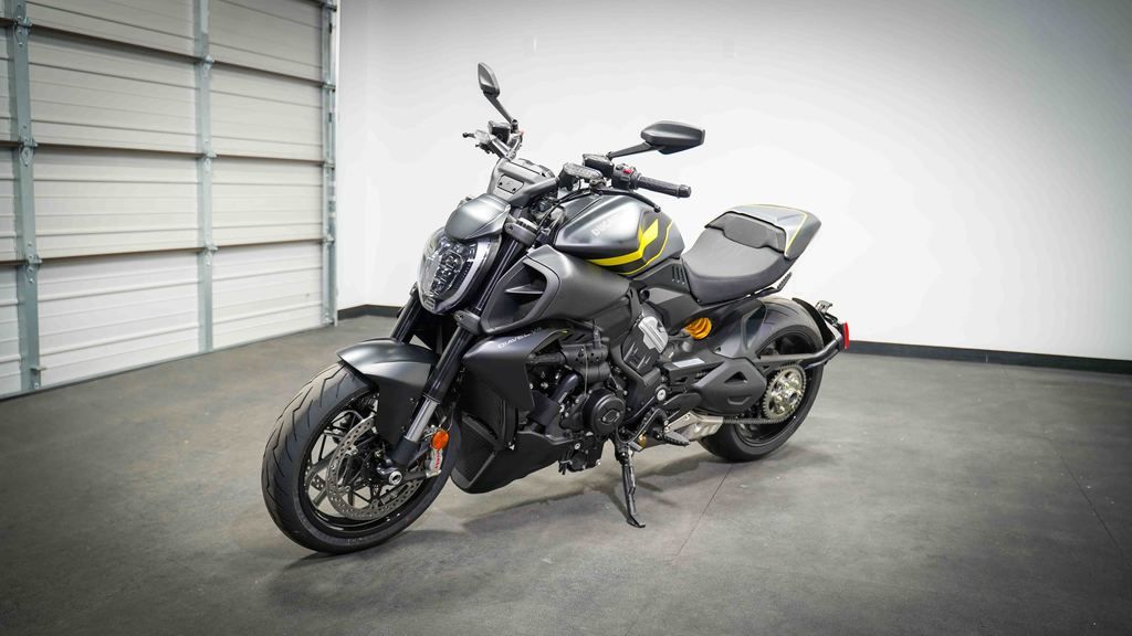 New Ducati Diavel V4 Red 2026