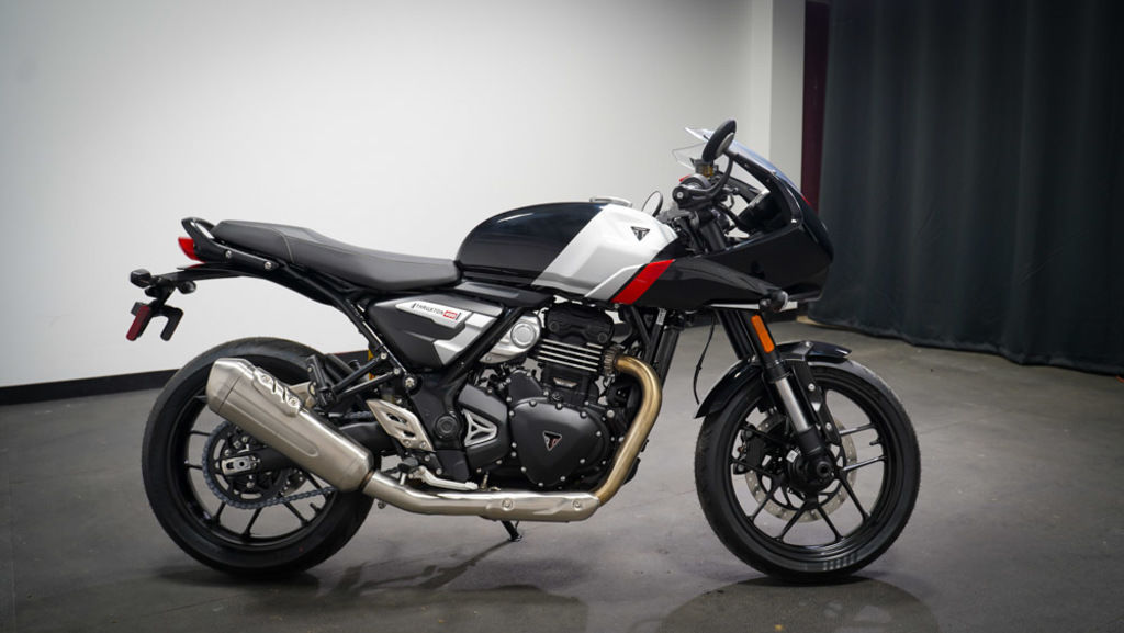 New Triumph Thruxton 400 Phantom Black / Aluminium Silver 2026