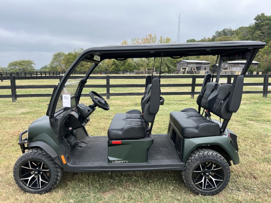 2027 E-Z-GO Liberty 4F XTL ELiTE Lithium Powertrain — photo 2