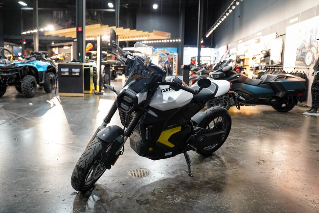 Used Can-Am® Pulse Carbon Black 2025