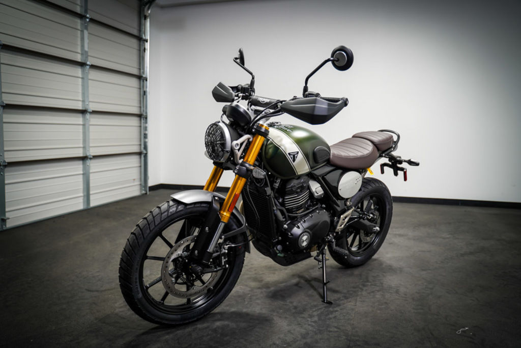 New Triumph Scrambler 400 X Matte Khaki Green/Matte Fusion White 2026