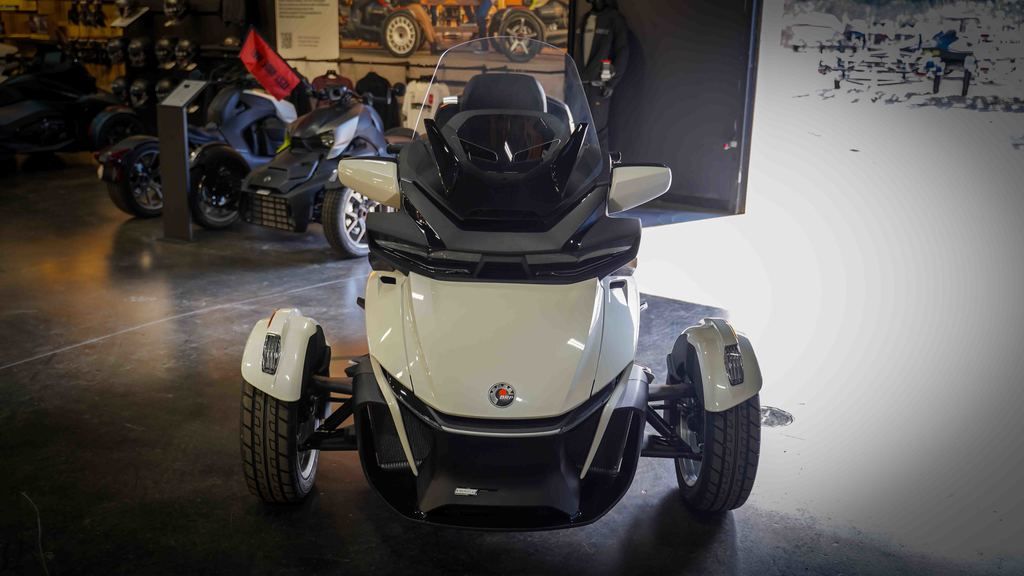 New Can-Am® Spyder RT Limited Platine 2026