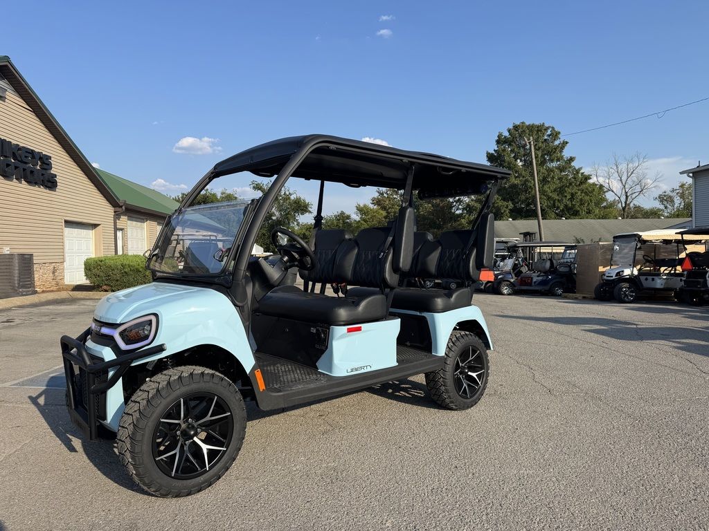 2027 E-Z-GO Liberty 4F XTL ELiTE Lithium Powertrain — photo 3