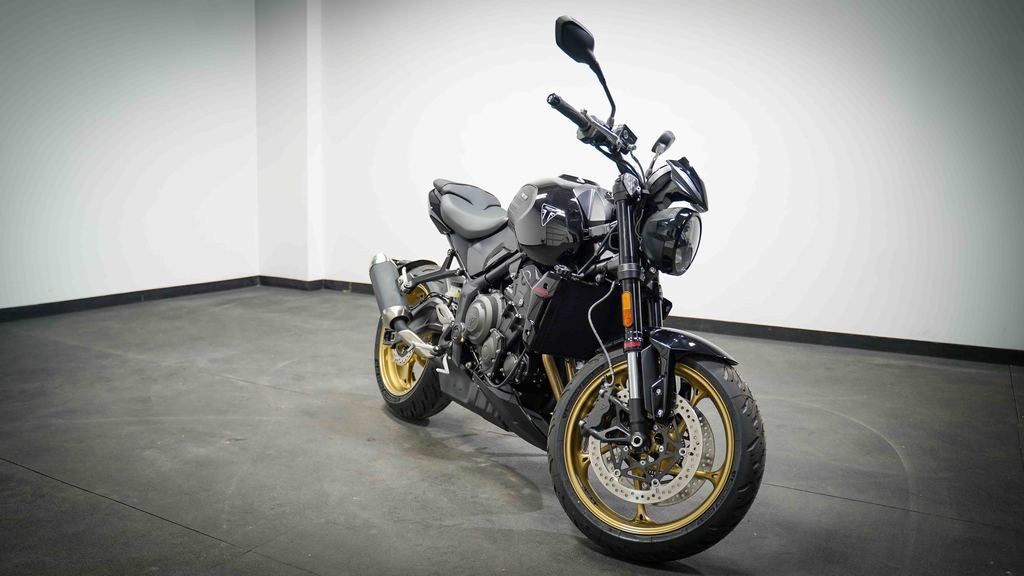 New Triumph Trident 800 Jet black 2026