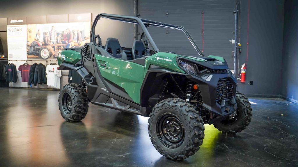 New Can-Am® Commander DPS 700 2026