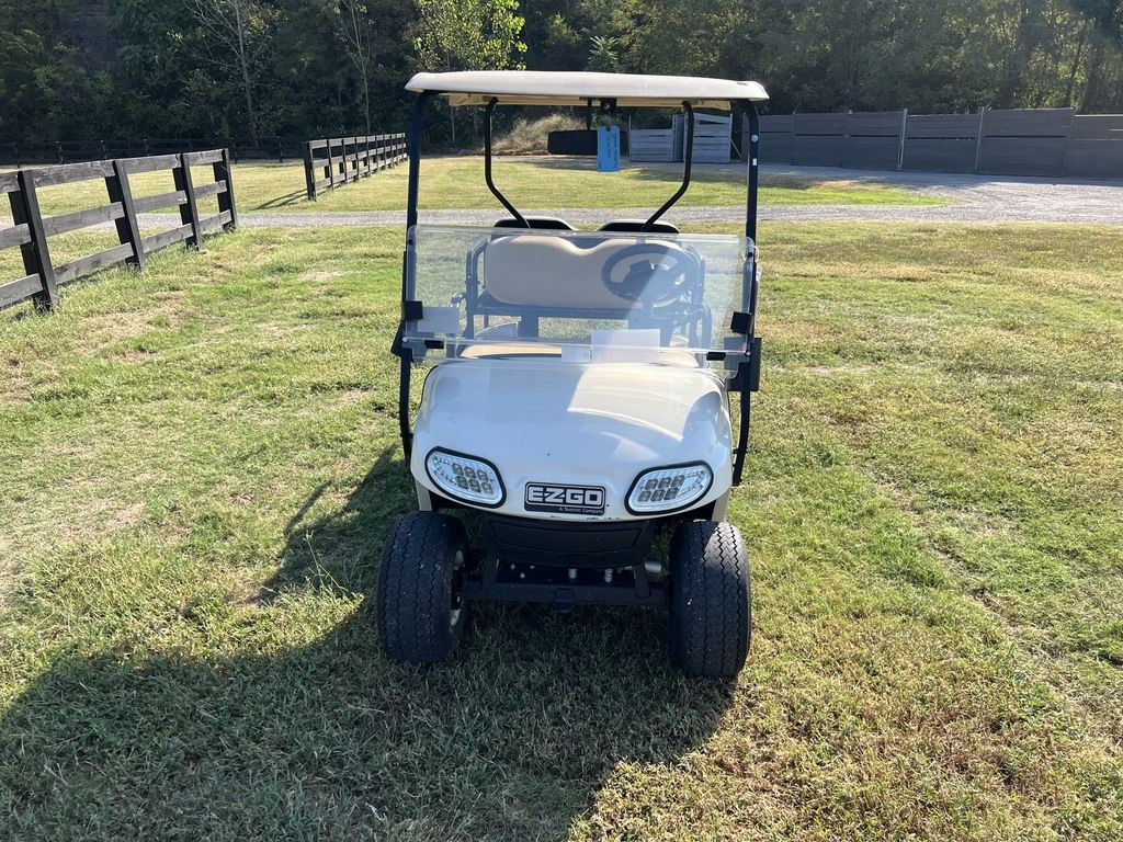 2018 E-Z-GO TXT® Gas — photo 7