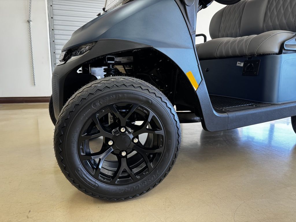 2027 E-Z-GO RXV 2 Freedom Elite Lithium — photo 5