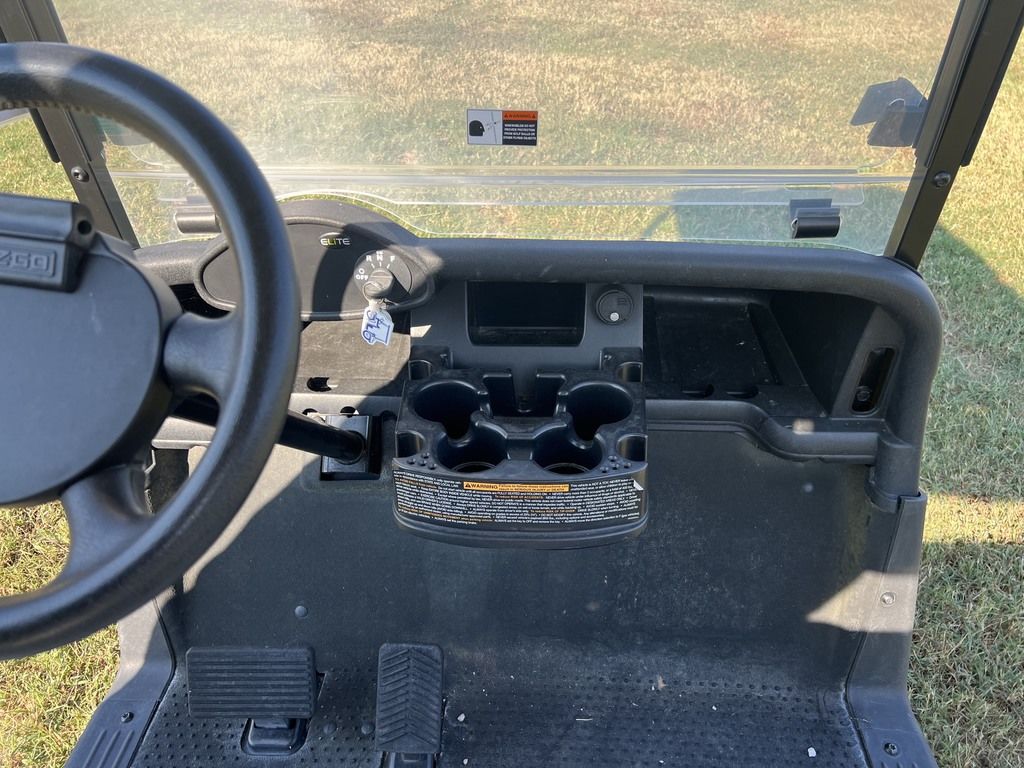 2022 E-Z-GO Freedom RXV ELiTE Lithium — photo 10