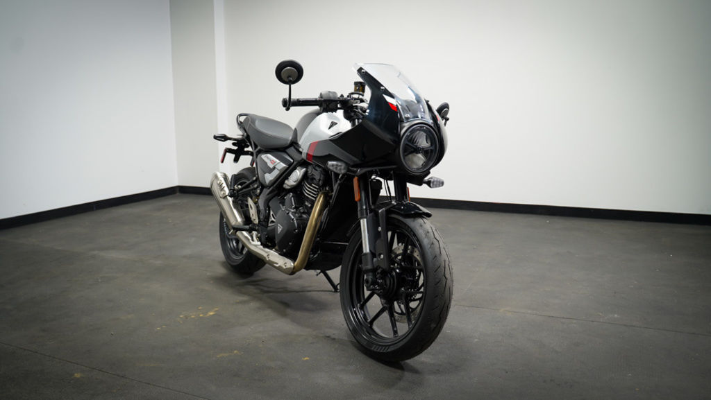 New Triumph Thruxton 400 Phantom Black / Aluminium Silver 2026