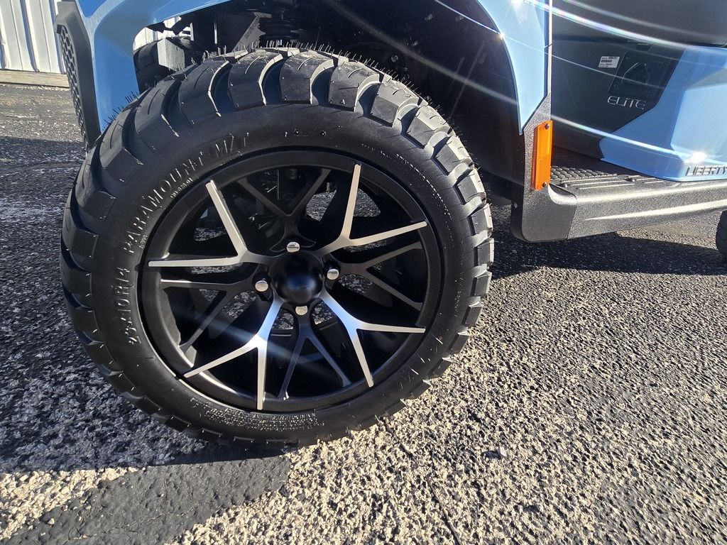 2027 E-Z-GO Liberty 4F XTL ELiTE Lithium Powertrain — photo 13